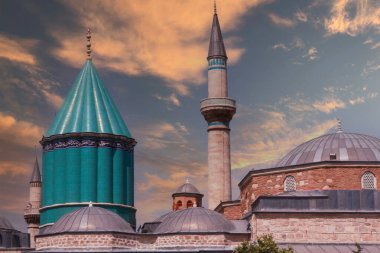 Mevlana Müzesi ve Mevlana Meydanı manzarası, Konya Türkiye alacakaranlıkta