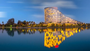  Adana Seyhan Nehri ve Hiltonsa Oteli.