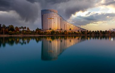  Adana Seyhan Nehri ve Hiltonsa Oteli.