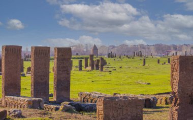 Antik Selcuk Türkleri mezarlığı, Ahlat, Türkiye. Malazgirt savaşında ölen askerler için mezar taşı anıtları. UNESCO Dünya Mirasları Geçici Listesi