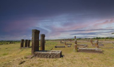 Antik Selcuk Türkleri mezarlığı, Ahlat, Türkiye. Malazgirt savaşında ölen askerler için mezar taşı anıtları. UNESCO Dünya Mirasları Geçici Listesi