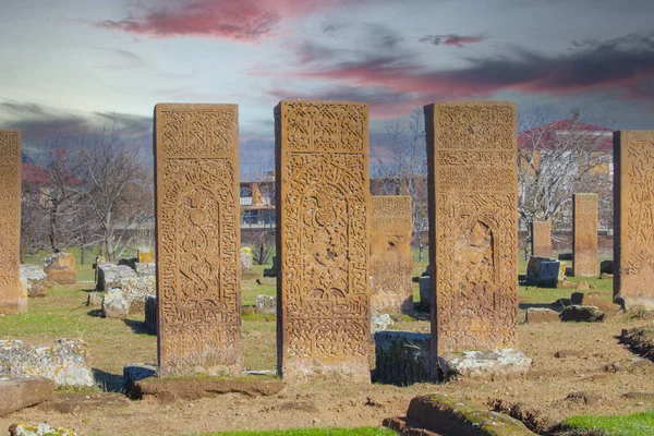 Antik Selcuk Türkleri mezarlığı, Ahlat, Türkiye. Malazgirt savaşında ölen askerler için mezar taşı anıtları. UNESCO Dünya Mirasları Geçici Listesi