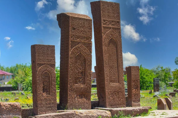 Antik Selcuk Türkleri mezarlığı, Ahlat, Türkiye. Malazgirt savaşında ölen askerler için mezar taşı anıtları. UNESCO Dünya Mirasları Geçici Listesi