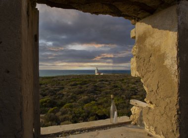 Polente Deniz Feneri Bozcaada 'nın en batı ucunda yer almaktadır ve 1861 yılında inşa edilmiştir. Polente ışığı 32 metre yüksekliğindedir ve ışığını 15 deniz miline ya da 28 kilometreye gönderebilir.