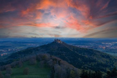 Hohenzollern Kalesi Swabian Alpleri'nde - Baden Wurttemberg, Almanya görünümünü