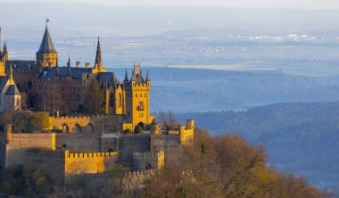 Hohenzollern Kalesi Swabian Alpleri'nde - Baden Wurttemberg, Almanya görünümünü