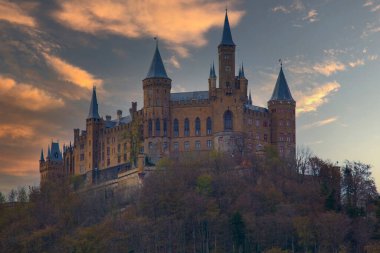 Hohenzollern Kalesi Swabian Alpleri'nde - Baden Wurttemberg, Almanya görünümünü
