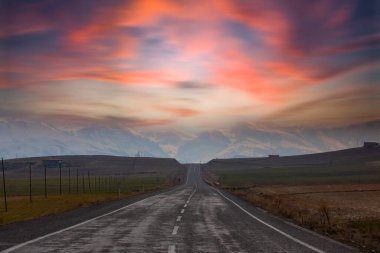  Aladaglar ve Demirkazk zirvesi, Taurus Dağları 'nın en yüksek noktası.