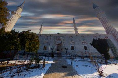 Üç Balkonlu Cami (Uc Serefeli Camii))