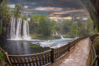Türkiye 'nin Antalya ilindeki Duden şelale parkı