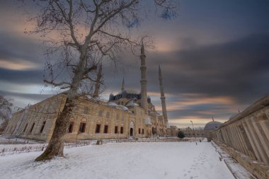 Selimiye Camii (Selimiye Cami) - Edirne, Türkiye. Mimar Sinan tarafından 1569 ve 1575 yılları arasında inşa edilmiş ve 2011 yılında UNESCO 'nun Dünya Mirasları Listesine eklenmiştir.