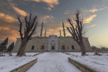 Selimiye Camii (Selimiye Cami) - Edirne, Türkiye. Mimar Sinan tarafından 1569 ve 1575 yılları arasında inşa edilmiş ve 2011 yılında UNESCO 'nun Dünya Mirasları Listesine eklenmiştir.