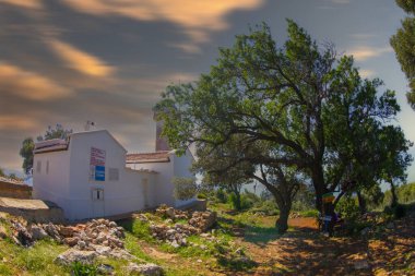 Gelidonya deniz feneri, tıpkı Adrasan ve Kumluca arasındaki gizli bir cennet gibi, yürüyüş yapanlar ve yürüyüşçüler için en çok yeşil ve mavi rengin uyuştuğu yerlerden biridir..