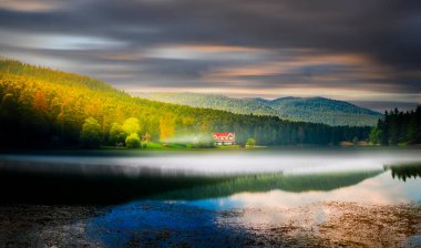 Bolu Golcuk Doğa Parkı, şehir merkezine ve doğal alanlarına yakın olan ve insanların iyi vakit geçirmesini sağlayan yerel ve yabancı insanlar tarafından sıklıkla kullanılan bir alan..