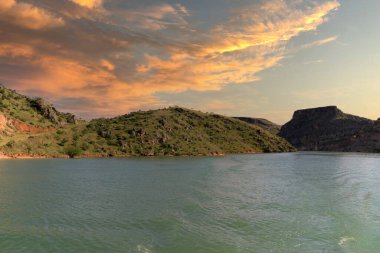 Türkiye 'nin Sanliurfa ilinde batık camili Halfeti Köyü