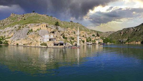 Wioska Halfeti Zatopionym Meczetem Prowincji Sanliurfa Turcji — Zdjęcie stockowe