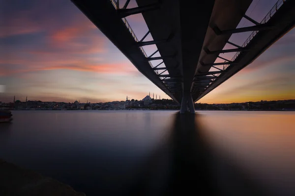 Halic Metro Bridge Sommaren Blå Himmel Och Stadsljus Istanbul Turkiet — Stockfoto