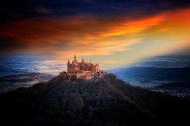 Bulutların Üzerinde Alman Şatosu Hohenzollern