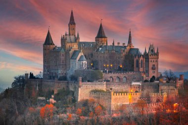 Bulutların Üzerinde Alman Şatosu Hohenzollern