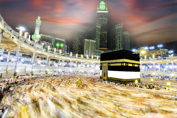Kaaba Och Dess Minareter Fotograferades Lång Exponering Med Zamzam Tornet — Stockfoto