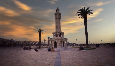 Izmir Saat Kulesi. Ünlü Saat Kulesi Izmir'in sembolü haline geldi.