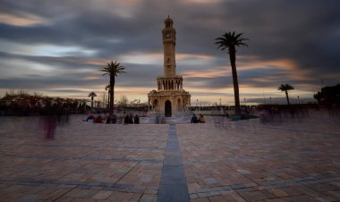 Izmir Saat Kulesi. Ünlü Saat Kulesi Izmir'in sembolü haline geldi.