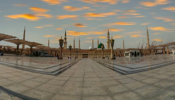 Ten Święty Masjid Znajduje Się Mieście Madinah Arabii Saudyjskiej Jest — Zdjęcie stockowe
