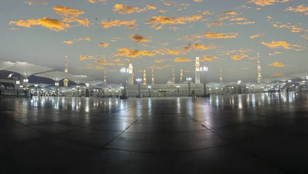 Este Masjid Santo Situado Ciudad Madinah Arabia Saudita Mezquita Más — Foto de Stock