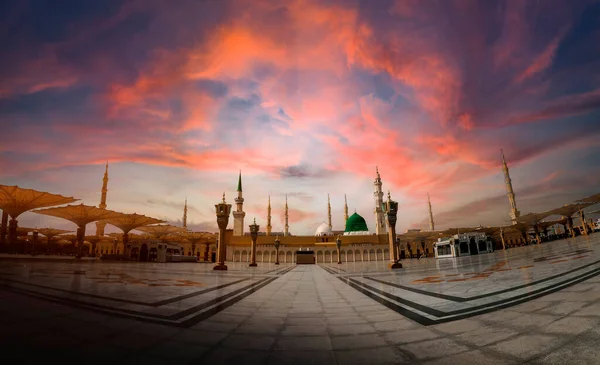 Tento Svatý Masjid Nachází Městě Madina Saúdské Arábii Jedna Největších — Stock fotografie