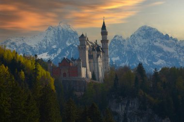 Almanya 'daki Neuschwanstein kalesi.