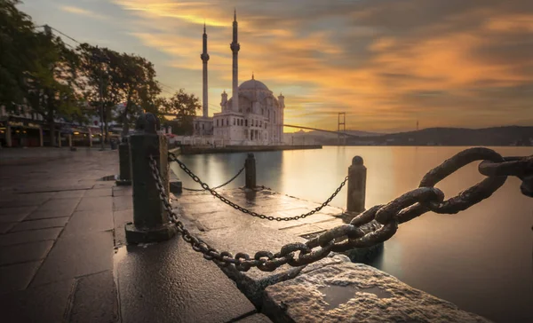 Ortakoy Moschee Und Bosporus Brücke Istanbul Bei Sonnenaufgang Türkei — Stockfoto