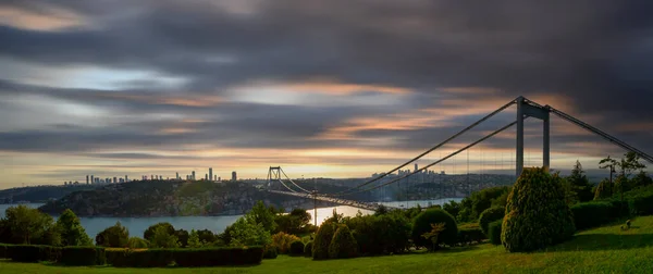 Fatih Sultan Mehmet Silta Näkymä Otagtepe Park Istanbulissa — kuvapankkivalokuva