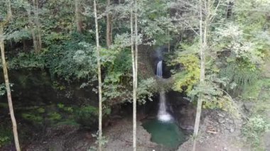 Artvin Murgul Delikli Kaya Şelalesi