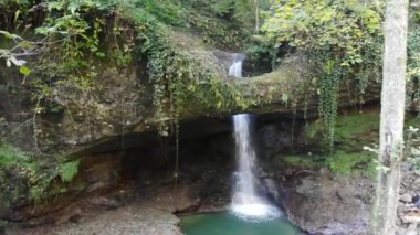 Artvin Murgul Delikli Kaya Şelalesi