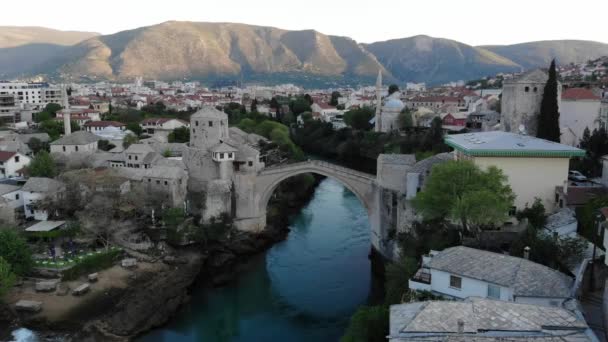 Найбільший Міст Річці Неретва Старому Місті Мостар Балканські Гори Боснія — стокове відео