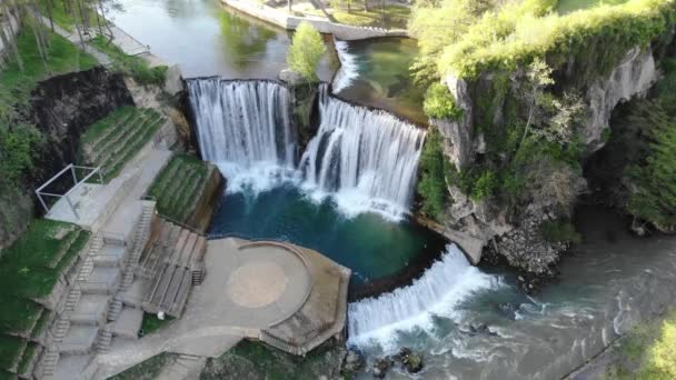 Город Яйце Боснии Герцеговине Известный Красивым Водопадом Плива — стоковое видео
