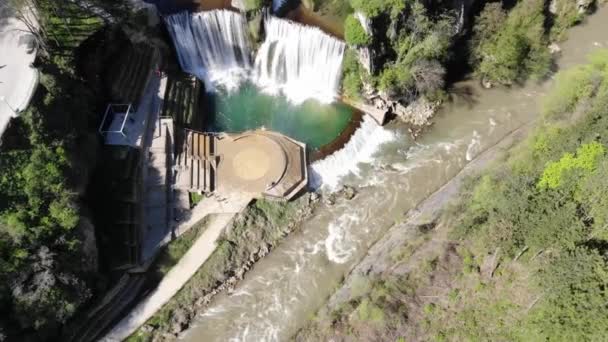 Город Яйце Боснии Герцеговине Известный Красивым Водопадом Плива — стоковое видео