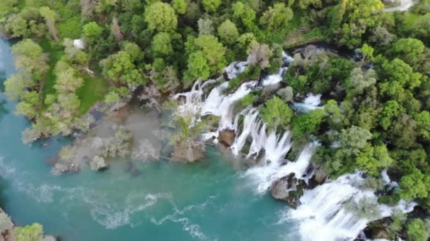 ボスニア ヘルツェゴビナのトレビザット川のクラヴィツェの滝 — ストック動画