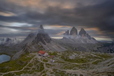 Kuzey İtalya 'da Veneto ve Güney Tyrol arasında yer alan ünlü 