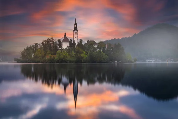 Jezioro Bled Słowenia Piękne Jezioro Małych Kościoła Pielgrzymkowego Najsłynniejszy Słoweński — Zdjęcie stockowe
