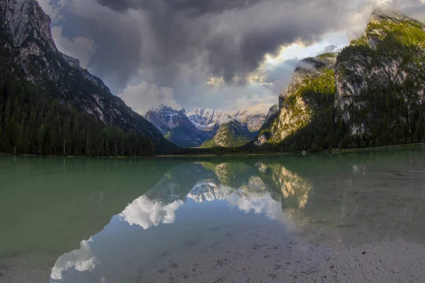 Lago Landro Dolomiti Alpi Italia — Foto Stock