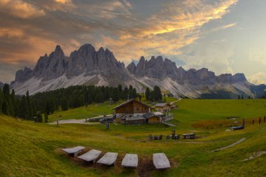 Rifugio delle Odle ve dolomit dağları