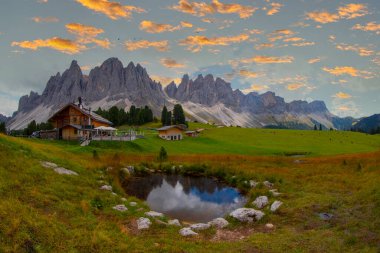 Rifugio delle Odle ve dolomit dağları