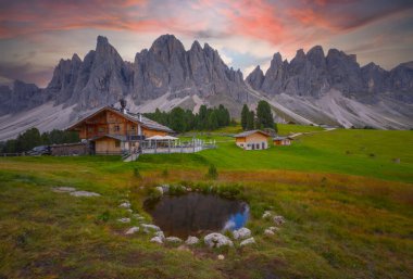 Rifugio delle Odle ve dolomit dağları