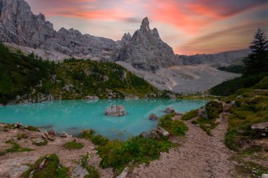 Lago di Sorapis, Dolomite Alps, Italy, Europe