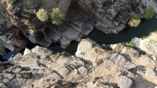 太陽の下にタクサランバレー自然公園渓谷 タヤランヴァディシ の岩の形状のパノラマ風景 ウォッチ トルコに位置する — ストック動画