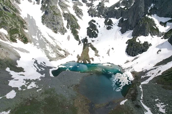 カカル山脈のアヴォア氷河湖 ハートレイク アヴォル高原 トルコ パノラマドローン撮影 — ストック写真