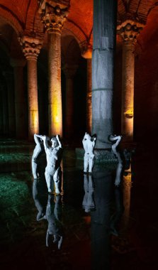 İstanbul 'daki Bazilika Sarnıçlarında sanat.