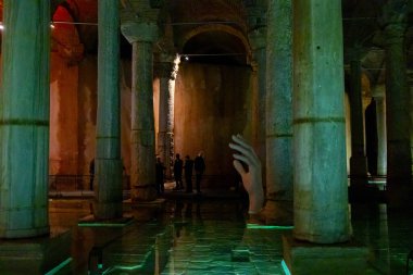 İstanbul 'daki Bazilika Sarnıçlarında sanat.