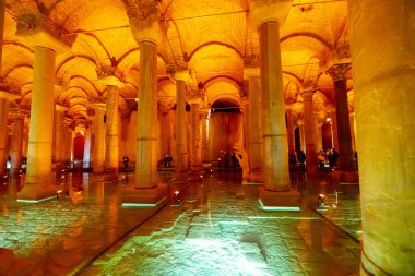 İstanbul 'daki Bazilika Sarnıçlarında sanat.